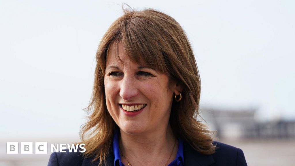 Rachel Reeves to guarantee paid work for young people unemployed for 18 months